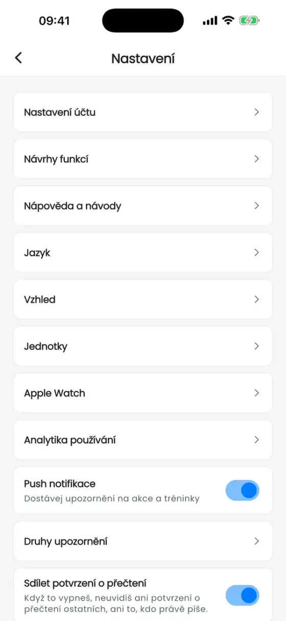 Obrazovka nastavení s Nastavením účtu, Návrhy funkcí, Nápovědou a návody, Jazykem, Vzhledem, Jednotkami a možnostmi upozornění