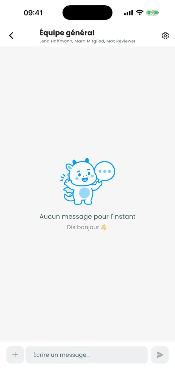 Chat Équipe général avec un message et une carte de composition partagée